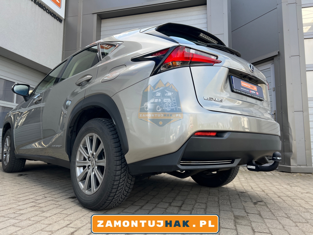 na zdjeciu samochod lexus nx hybryda i hak holowniczy